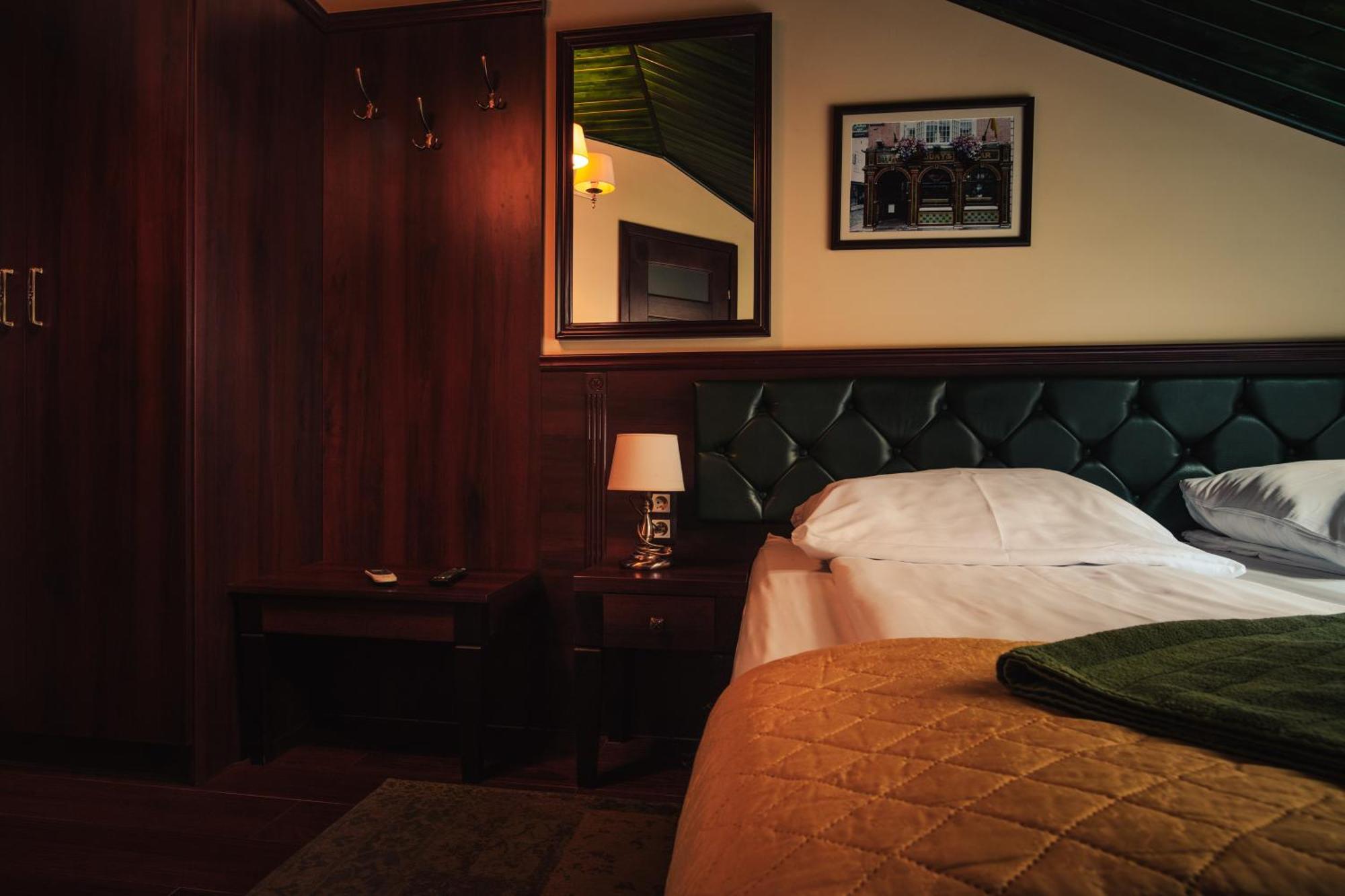 Shoemaker Irish Pub & Accommodation Kielce Exterior foto