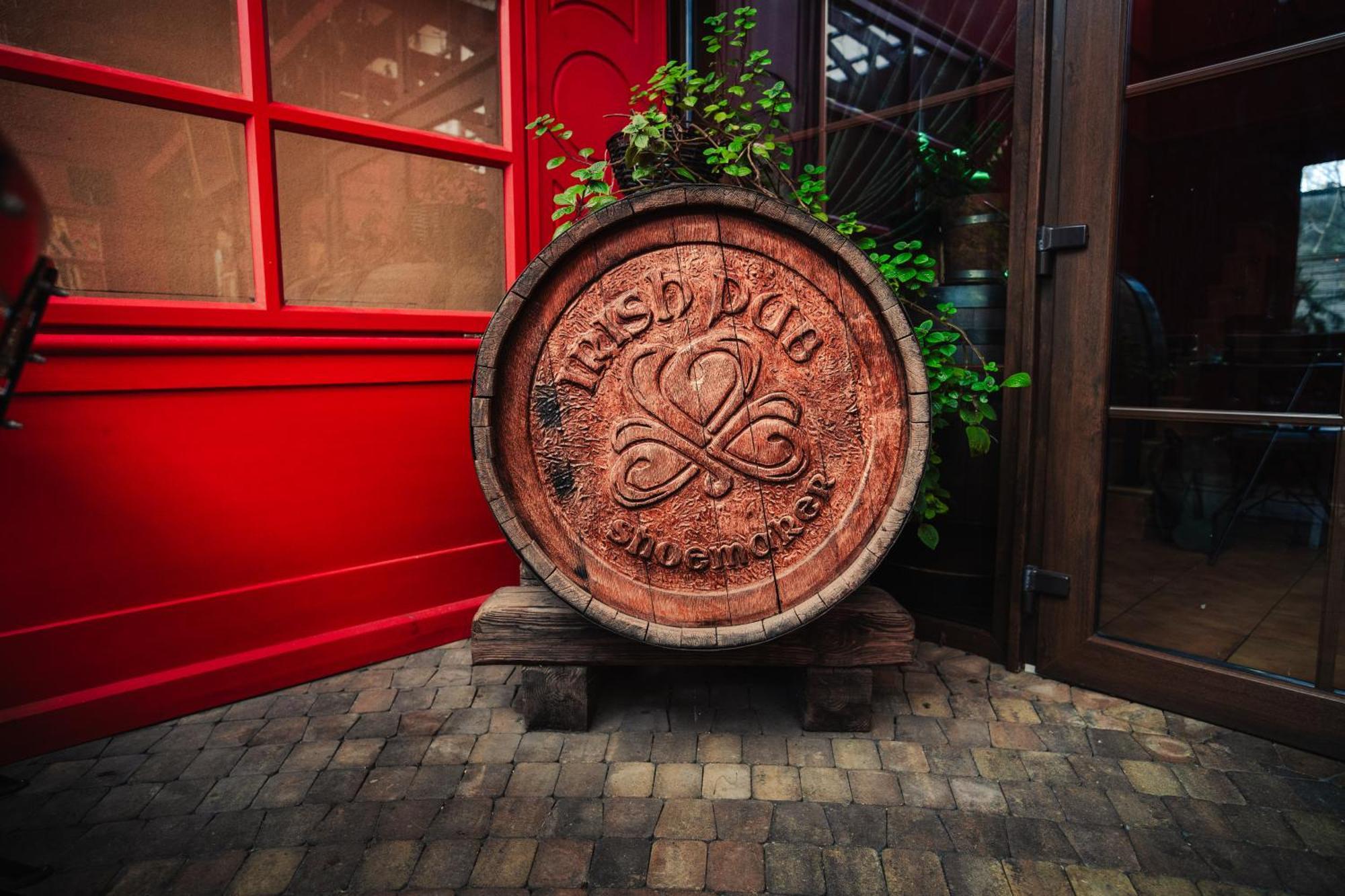 Shoemaker Irish Pub & Accommodation Kielce Exterior foto
