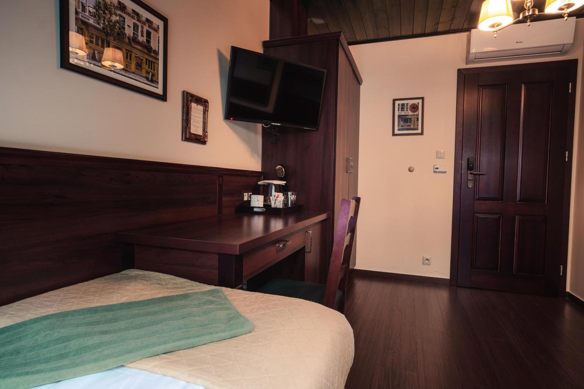 Shoemaker Irish Pub & Accommodation Kielce Exterior foto
